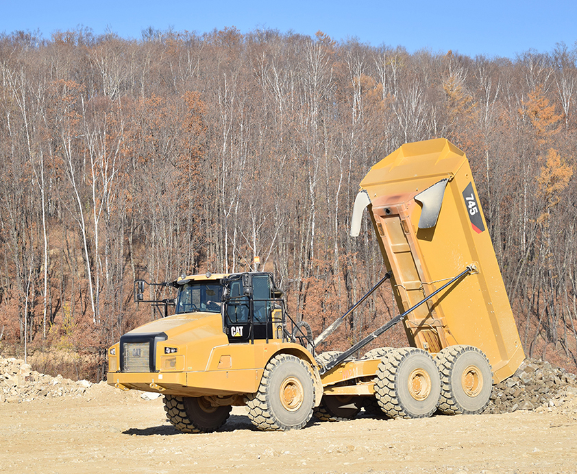 Третий по счёту самосвал Caterpillar 745